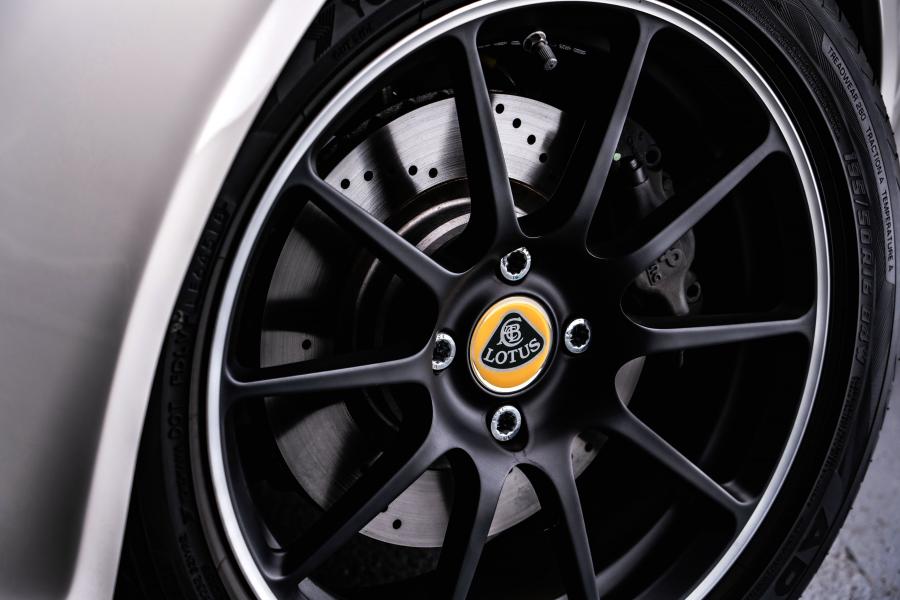 Колеса Lotus Elise Sport 220 2015 года  (фото 5 из 21)